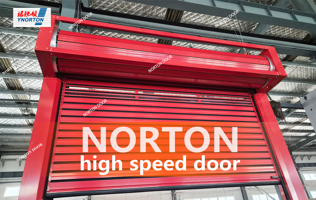 คลังสินค้าแห่งนี้ใช้ประตูความเร็วสูงเพื่อปรับปรุงประสิทธิภาพ